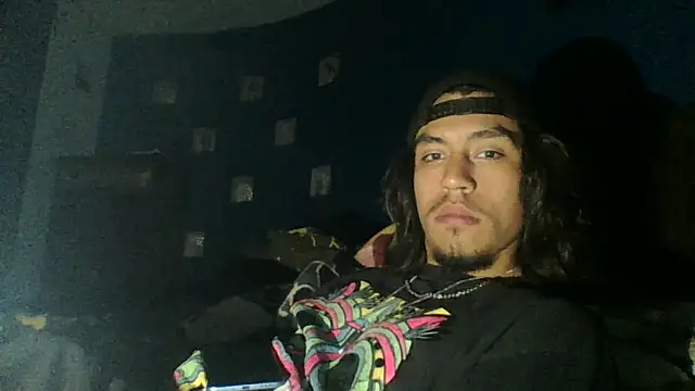 AlexAlejandro13 online show from April 2026 07:03:02 AM