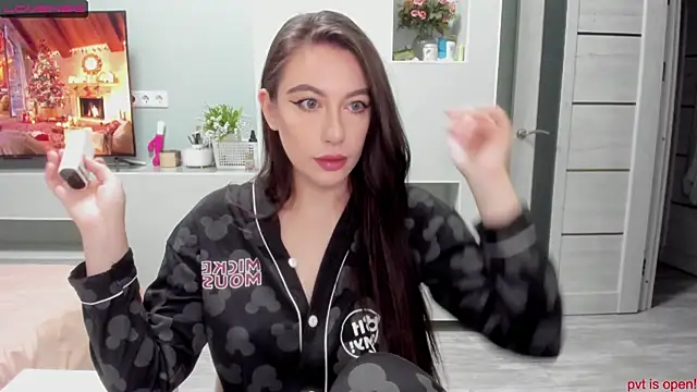 JuliaDiksonX online show from December 2024 08:34:01 PM