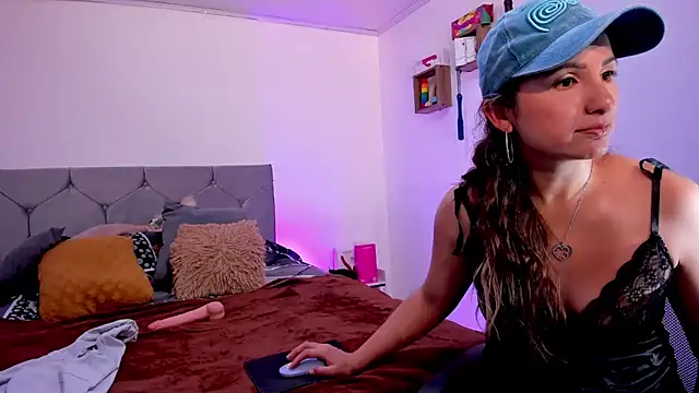 vanessabrown  online show from October 2025 03:01:01 PM