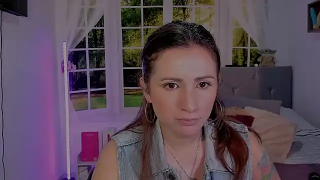 Snapshot of vanessabrown_ chatting on April 2026 04:44:01 PM vanessabrown online show from April 2026 04:44:01 PM