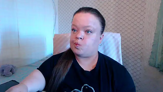 Snapshot of Janiffer_MiMi chatting on June 2026 09:24:02 AM Janiffer MiMi online show from June 2026 09:24:02 AM
