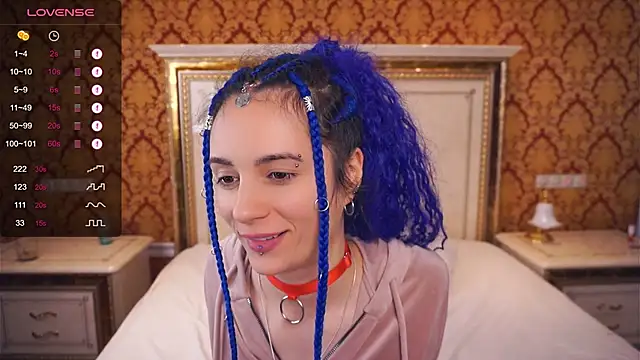 Holla Molly online show from January 2025 12:14:01 PM