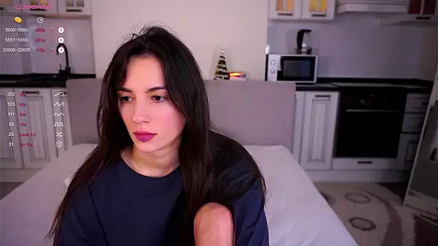 Holla Molly online show from February 2025 01:02:01 PM