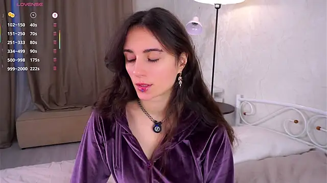 Holla Molly online show from November 2025 05:17:01 AM