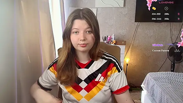Snapshot of Vivian_cutie chatting on June 2026 12:38:02 PM Vivian cutie online show from June 2026 12:38:02 PM