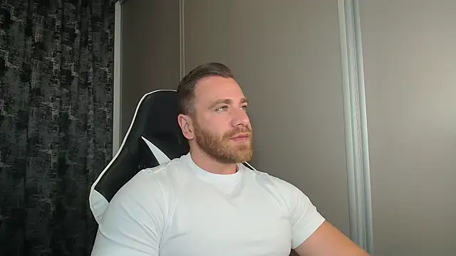 Snapshot of Thori92 chatting on June 2026 01:35:01 PM Thori92 online show from June 2026 01:35:01 PM