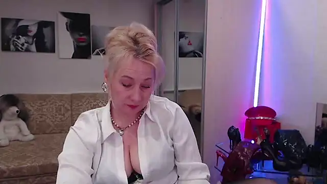 MistressMilfa online show from January 2026 05:26:01 PM