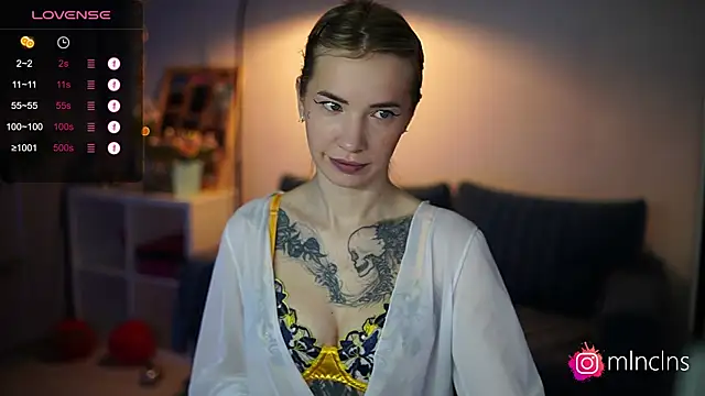 Snapshot of melanielwithu chatting on March 2025 03:05:02 AM melanielwithu online show from March 2025 03:05:02 AM