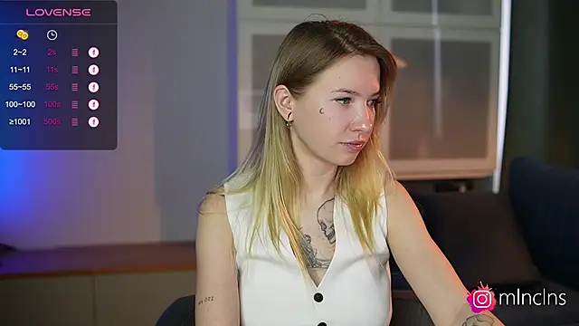 Snapshot of melanielwithu chatting on November 2025 11:21:01 AM melanielwithu online show from November 2025 11:21:01 AM