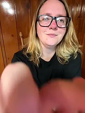 Lizzyloo online show from November 2025 03:29:02 AM