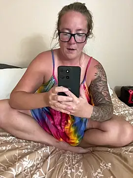 Snapshot of Lizzyloo chatting on April 2026 01:21:01 AM Lizzyloo online show from April 2026 01:21:01 AM