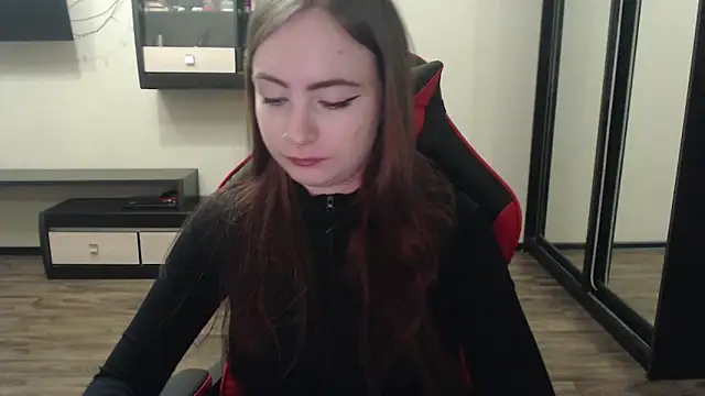 Laralianna online show from March 2025 02:13:01 PM