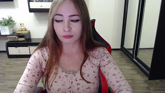 Laralianna online show from September 2025 01:34:01 PM