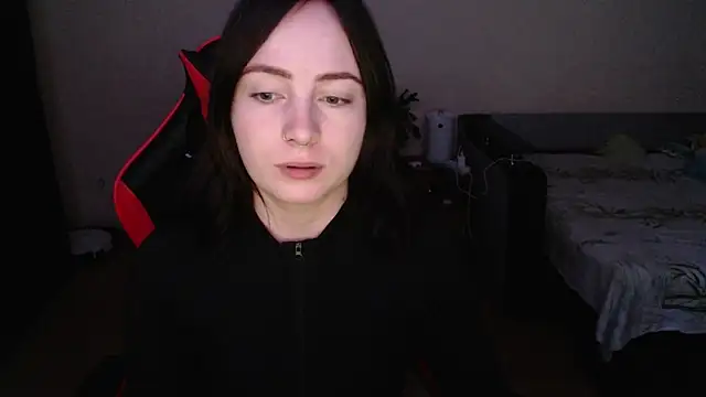 Laralianna online show from November 2025 06:53:02 PM