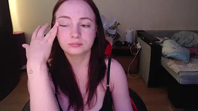 Laralianna online show from May 2026 04:44:02 PM