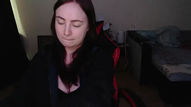 Laralianna online show from May 2026 12:35:01 PM