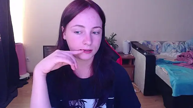 Laralianna online show from June 2026 04:56:01 PM