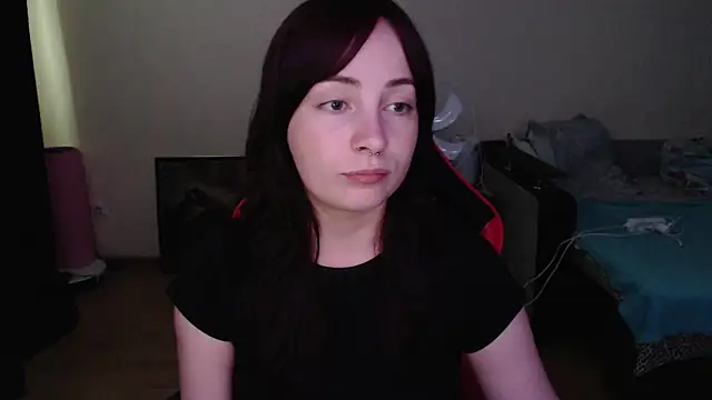 Laralianna online show from July 2026 12:33:01 PM