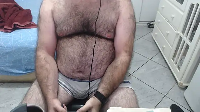 Snapshot of MysterBearMG chatting on May 2026 03:47:02 AM MysterBearMG online show from May 2026 03:47:02 AM