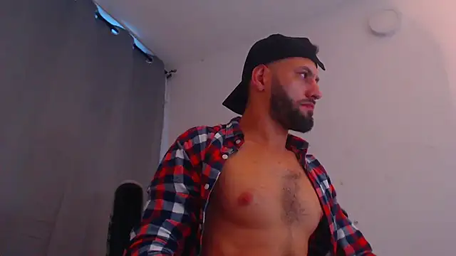 Snapshot of Oliverdrew_1 chatting on January 2025 11:00:02 PM Oliverdrew 1 online show from January 2025 11:00:02 PM