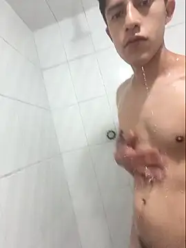 Snapshot of KevinCrz chatting on October 2025 06:13:02 AM KevinCrz online show from October 2025 06:13:02 AM