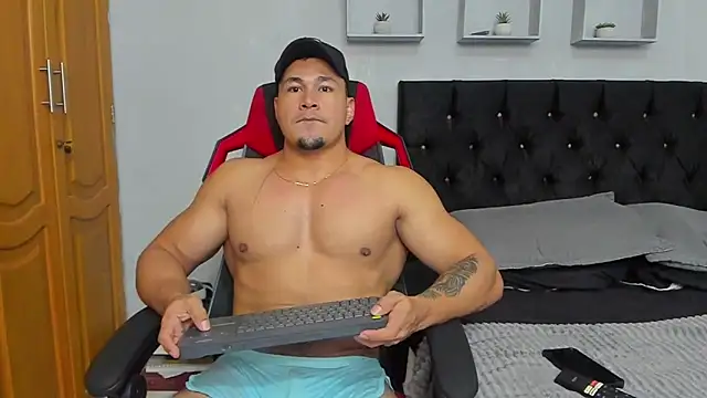 Snapshot of tyler_hank01 chatting on June 2026 08:20:02 PM tyler hank01 online show from June 2026 08:20:02 PM