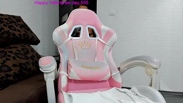 Snapshot of Britney_Charm_ chatting on February 2025 05:58:02 AM Britney Charm online show from February 2025 05:58:02 AM