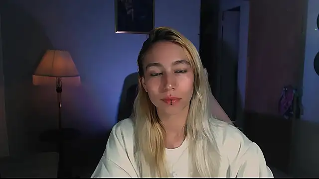 Saucy Jenn online show from February 2025 11:00:01 PM