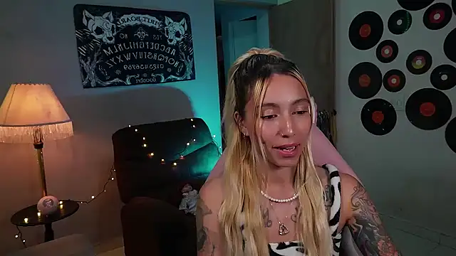 Saucy Jenn online show from March 2025 03:01:01 AM