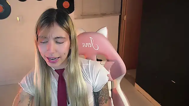 Saucy Jenn online show from May 2026 04:19:01 AM