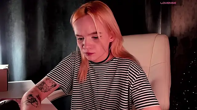 SarahRomantic online show from December 2024 12:33:02 PM