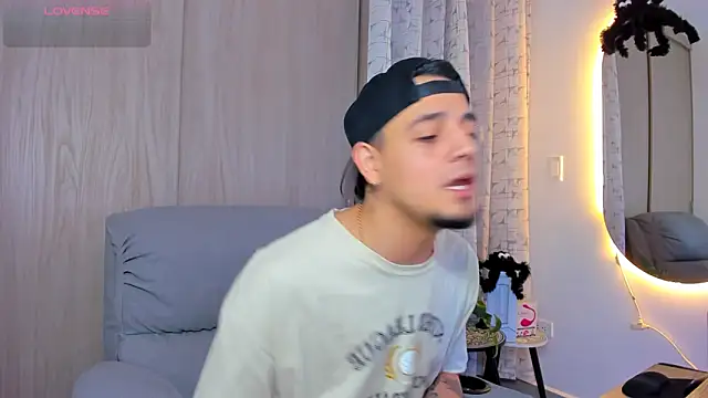 alejandro calderon1 online show from October 2025 11:05:02 PM