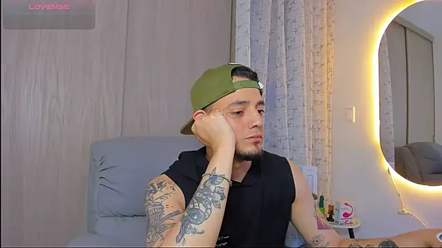 alejandro calderon1 online show from November 2025 05:30:02 AM