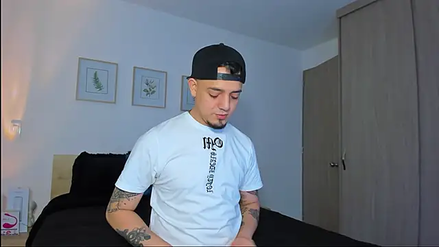 Snapshot of alejandro_calderon1 chatting on December 2025 04:30:01 AM alejandro calderon1 online show from December 2025 04:30:01 AM