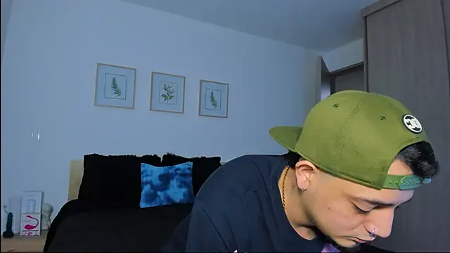 Snapshot of alejandro_calderon1 chatting on December 2025 01:57:02 AM alejandro calderon1 online show from December 2025 01:57:02 AM