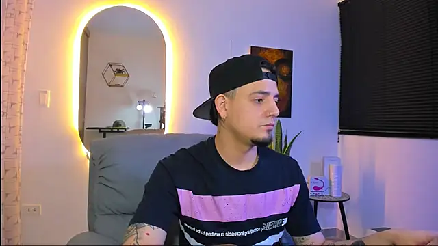 Snapshot of alejandro_calderon1 chatting on February 2026 04:19:01 AM alejandro calderon1 online show from February 2026 04:19:01 AM