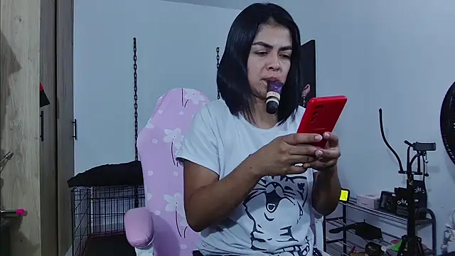 Hannah-grace online show from May 2026 11:19:01 AM