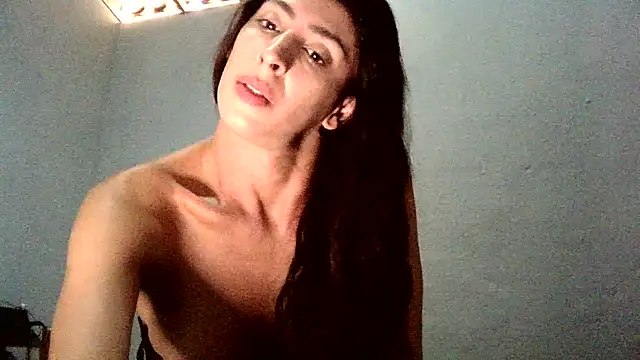 Snapshot of AlexiaDuucan chatting on January 2025 02:47:01 PM AlexiaDuucan online show from January 2025 02:47:01 PM