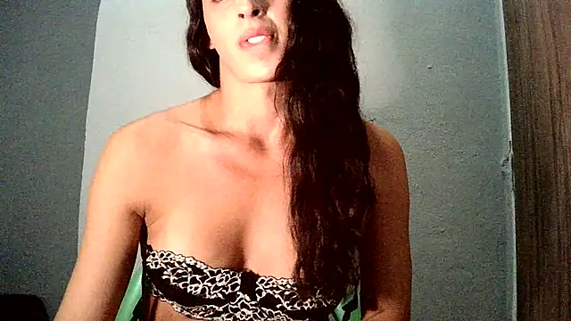 Snapshot of AlexiaDuucan chatting on February 2025 01:09:02 PM AlexiaDuucan online show from February 2025 01:09:02 PM