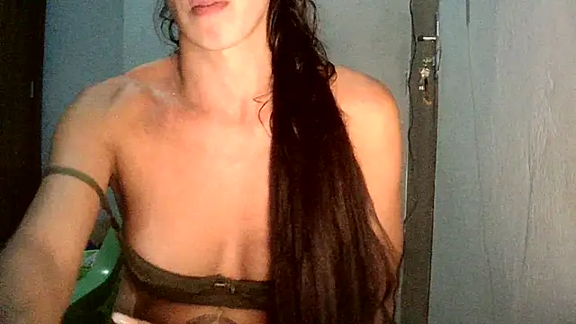 Snapshot of AlexiaDuucan chatting on September 2025 12:14:01 AM AlexiaDuucan online show from September 2025 12:14:01 AM