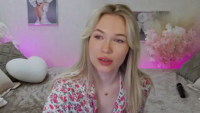 Veronika Mitchel online show from March 2025 01:46:01 AM