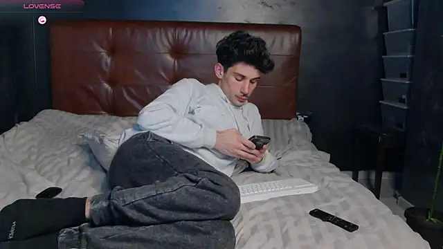 DanielCrush1 online show from April 2026 07:33:02 PM