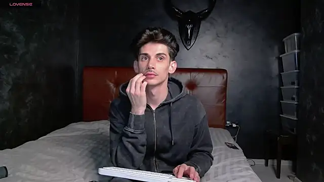 DanielCrush1 online show from April 2026 08:57:02 PM