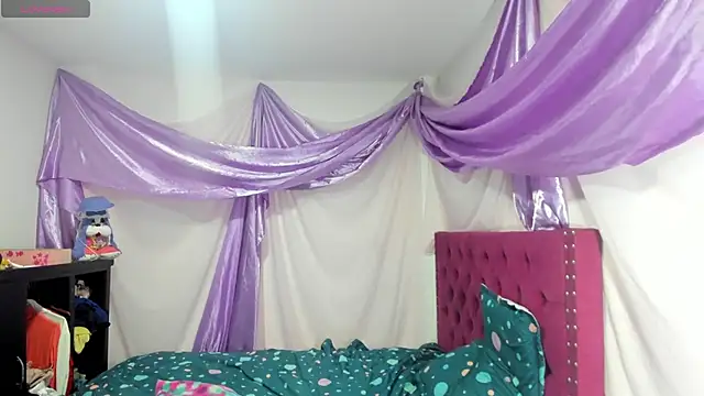 Snapshot of sirenadirtysexxx chatting on March 2025 05:00:01 AM sirenadirtysexxx online show from March 2025 05:00:01 AM