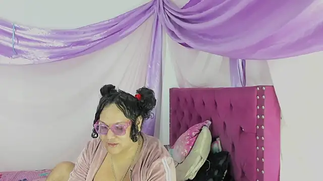 Snapshot of sirenadirtysexxx chatting on September 2025 07:36:02 PM sirenadirtysexxx online show from September 2025 07:36:02 PM