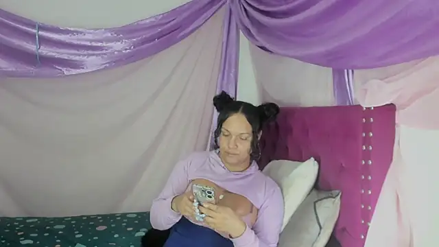 Snapshot of sirenadirtysexxx chatting on October 2025 03:43:02 AM sirenadirtysexxx online show from October 2025 03:43:02 AM