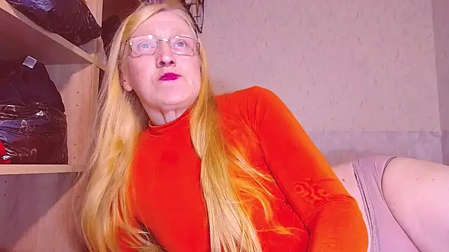 Snapshot of MadamBombShell chatting on January 2025 06:51:02 PM MadamBombShell online show from January 2025 06:51:02 PM