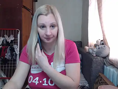 Snapshot of BustyBlond chatting on January 2025 12:39:02 PM BustyBlond online show from January 2025 12:39:02 PM