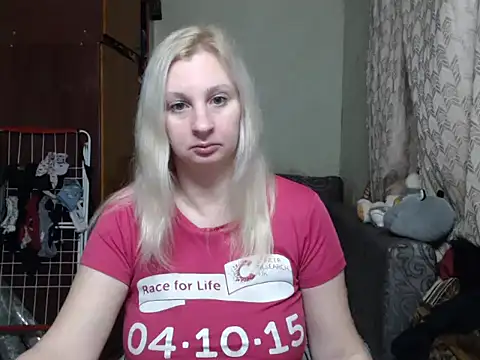 Snapshot of BustyBlond chatting on January 2025 02:57:01 PM BustyBlond online show from January 2025 02:57:01 PM