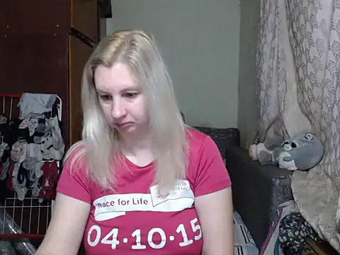 Snapshot of BustyBlond chatting on January 2025 05:37:01 AM BustyBlond online show from January 2025 05:37:01 AM